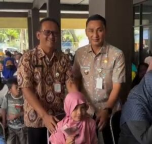 Pemkot Tangerang Salurkan Bansos Tunai di Kecamatan Tangerang, Camat Yudi: Wujud Komitmen Tingkatkan Kesejahteraan Warga