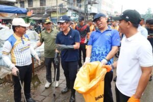Hanif Bersama Walikota Korvei Kerja Bakti Bersama di Kawasan Pasar Anyar Kota Tangerang
