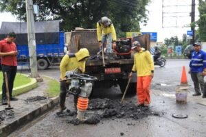 Musim Hujan Tak Menyurutkan Aksi, Pemkot Tangerang Sigap Tangani Jalan Berlubang Demi Keselamatan Warga