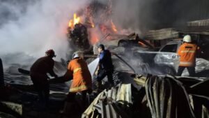 Kebakaran Limbah di Jatiuwung, 25 Personel BPBD Kota Tangerang Berjibaku Semalaman