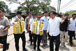 Bupati Tangerang Tinjau Pembangunan Jalan Pakuhaji dan Sukadiri