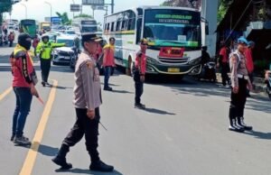 Kapolsek Tangerang Pimpin Langsung Pengamanan Peringatan Hari Buruh di Kolong Tol Tanah Tinggi
