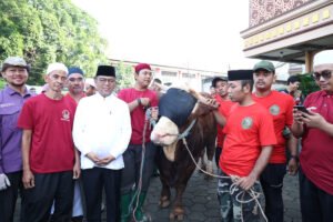 Hewan Kurban Presiden Prabowo dan Gubernur Andra Soni Disambut Antusias Warga Kreo Tangerang