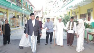 Benyamin Serahkan Banmas Presiden berupa Sapi Kurban di Tangsel